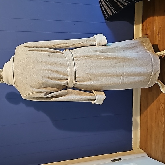NWT women's UGG ROBE.Size L,light grey color - Picture 6 of 12